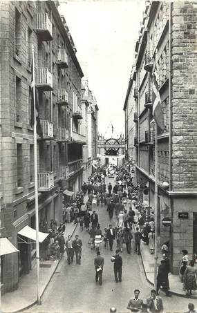 / CPSM FRANCE 35 "Saint Malo, la rue Saint Vincent"