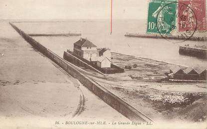 / CPA FRANCE 62 "Boulogne sur Mer, la grande digue "