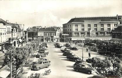 / CPSM FRANCE 36 "Châteauroux, place de la République"