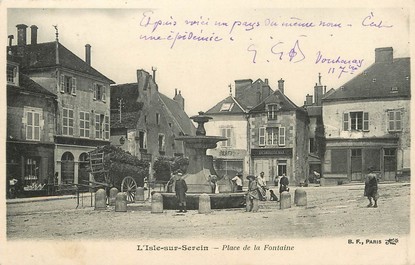 / CPA FRANCE 89 "L'Isle sur Serein, place de la fontaine"