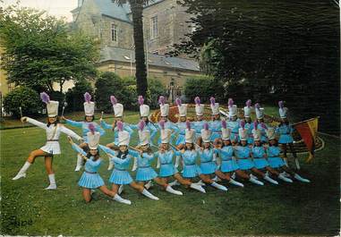 / CPM FRANCE 72 "Le Mans" / MAJORETTES