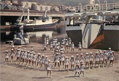 / CPM FRANCE 76 "Fécamp" / MAJORETTES