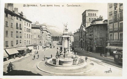 / CPSM FRANCE 38 "Grenoble, place Notre Dame et Cathédrale"