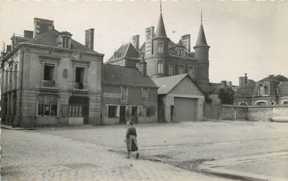 / CPSM FRANCE 35 "La Guerche de Bretagne, le château et la place Duguesclin"