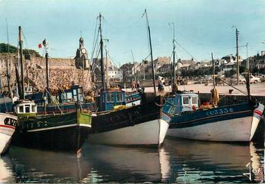 / CPSM FRANCE 29 "Concarneau, chalutiers" / BATEAU