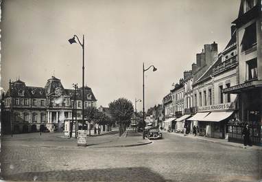 / CPSM FRANCE 71 "Autun, place du champ de Mars et le théâtre"