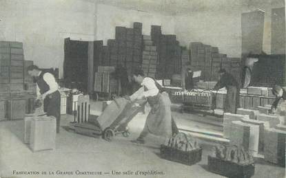 / CPA FRANCE 38 "Fabrication de la grande Chartreuse, une salle d'expédition"