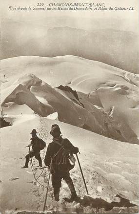 / CPA FRANCE 74 "Chamonix Mont Blanc, vue depuis le sommet sur les bosses du Dromadaire" / SKI