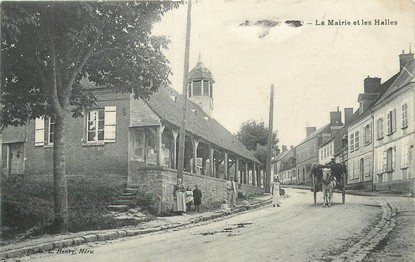 / CPA FRANCE 60 "Crillon, la mairie et les halles"