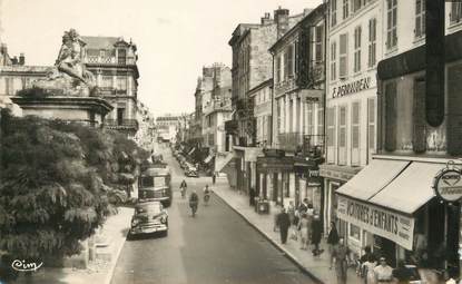 / CPSM FRANCE 17 "Rochefort sur Mer, rue république"