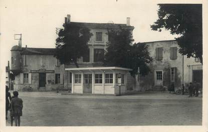 / CPSM FRANCE 17 "Ile de Ré, Ars en Ré, la gare routière"