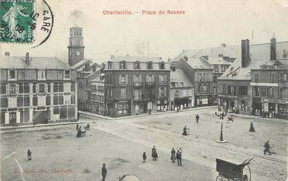 / CPA FRANCE 08 "Charleville, Place de Nevers"