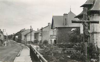 / CPSM FRANCE 08 "Attigny, l'avenue Jean Jaurès, le Calvaire"