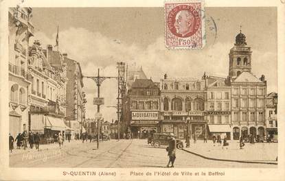 / CPA FRANCE 02 "Saint Quentin, place de l'hôtel de ville et le Beffroi"