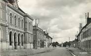 02 Aisne / CPSM FRANCE 02 "Sissonne, la mairie et la place"