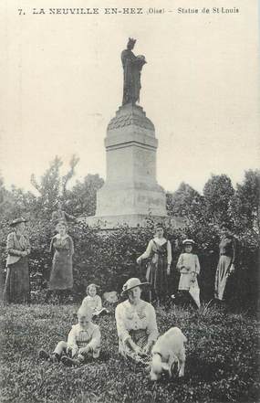 / CPA FRANCE 60 "La Neuville en Hez, statue de Saint Louis"