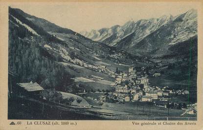 / CPA FRANCE 74 "La Clusaz, vue générale et chaine des Aravis"