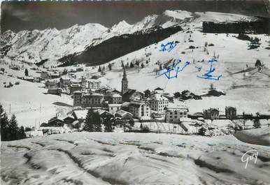 / CPSM FRANCE 74 "La Clusaz, vue générale et chaine des Aravis " 