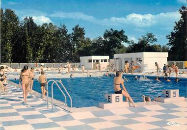 / CPSM FRANCE 37 "MontLouis sur Loire, la piscine"