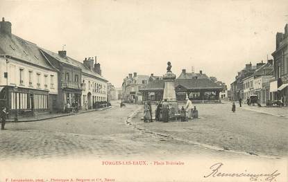 CPA FRANCE 76 "Forges les Eaux, Place Bréviaire"