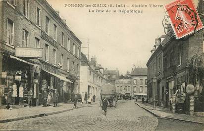 CPA FRANCE 76 "Forges les Eaux, rue de la République"