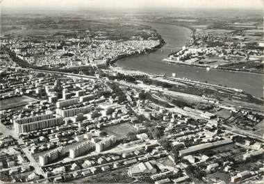 / CPSM FRANCE 13 "Arles, vue générale aérienne"