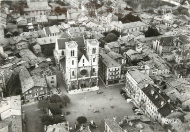 / CPSM FRANCE 38 "Bourgoin, la cathédrale"