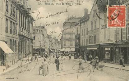 / CPA FRANCE 10 "Troyes, place de l'hôtel de ville"