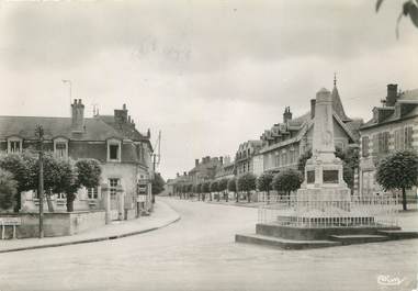 / CPSM FRANCE 58 "Lucenay les Aix, place du monument aux morts"