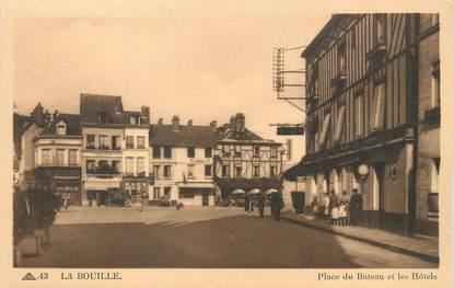 / CPA FRANCE 76 "La Bouille, place du bateau et les hôtels"