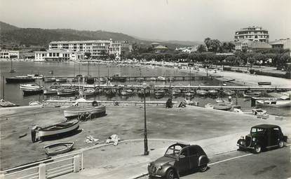 / CPSM FRANCE 83 "Sainte Maxime, vue sur le port et la ville" / 2 CH