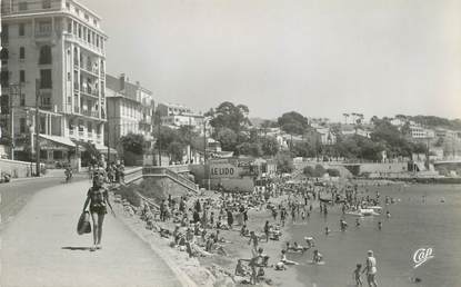 / CPSM FRANCE 83 "Toulon, la Corniche et la plage"