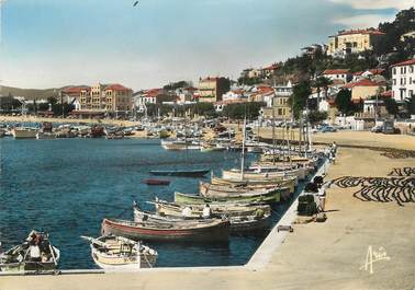 / CPSM FRANCE 83 "Le Lavandou, vue générale du port"