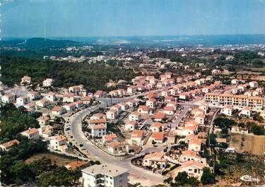 / CPSM FRANCE 83 "Six Fours La Plage, vue aérienne, la Mascotte"