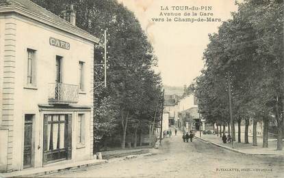 CPA FRANCE 38 "La Tour du Pin, avenue de la gare"