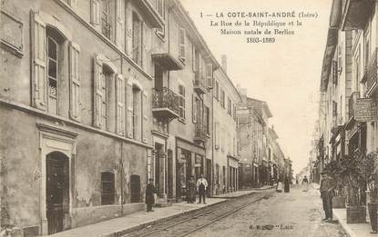 / CPA FRANCE 38 "La Côte Saint André, la rue de la république et la maison natale de Berlioz"
