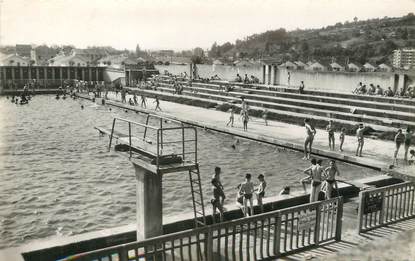 / CPSM FRANCE 38 "Bourgoin, la piscine"