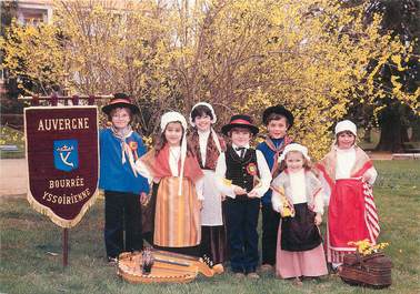 / CPSM FRANCE 63 "Issoire, Bourrée Yssoirienne" / GROUPE FOLKLORIQUE / ENFANTS