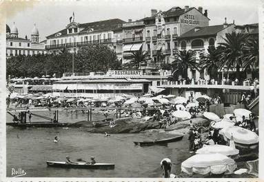 / CPSM FRANCE 83 "Saint Raphaël, la  plage"