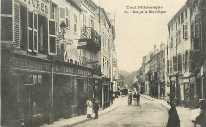 / CPA FRANCE 54 "Toul, rue de la République" /  TOUL PITTORESQUE