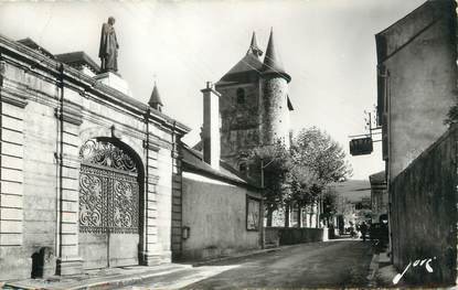 / CPSM FRANCE 65 "Saint Pé de Bigorre, entrée du collège et de l'église"