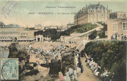 / CPA FRANCE 64 "Biarritz, grand hôtel et la plage" / BIARRITZ PANORAMIQUE