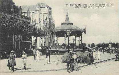 / CPA FRANCE 64 "Biarritz, la place Sainte Eugénie " / BIARRITZ MODERNE