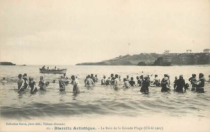 / CPA FRANCE 64 "Biarritz, le Bain de la grande plage" /  BIARRITZ ARTISTIQUE