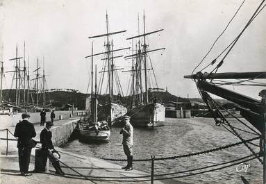 / CPSM FRANCE 22 "Paimpol, le vieux bassin" / BATEAU