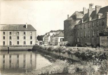 / CPSM FRANCE 29 "Pont l'Abbé, le château et l'étang"