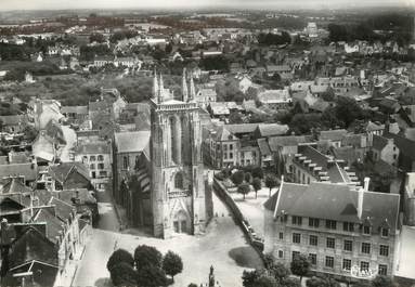 / CPSM FRANCE 29 "Carhaix, l'église Saint Trémeur"