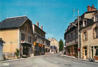 / CPSM FRANCE 23 "La Courtine, rue principale et maison de la presse" / COMMERCE