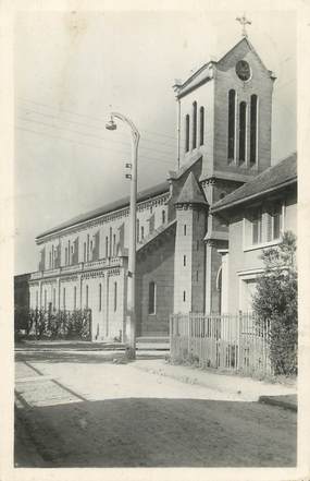 / CPSM FRANCE 93 "Drancy, église Saint Louis et le patronage"