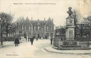 60 Oise / CPA FRANCE 60 "Mouy, place de la gare"" / STATUE